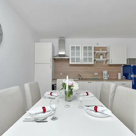 Apartament Marija *